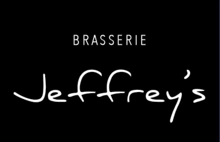 Brasserie Jeffrey's in Molenstede, van boven op de berg.